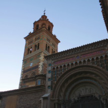 La catedral de Teruel es de estilo gótico-mudéjar, con coloristas adornos