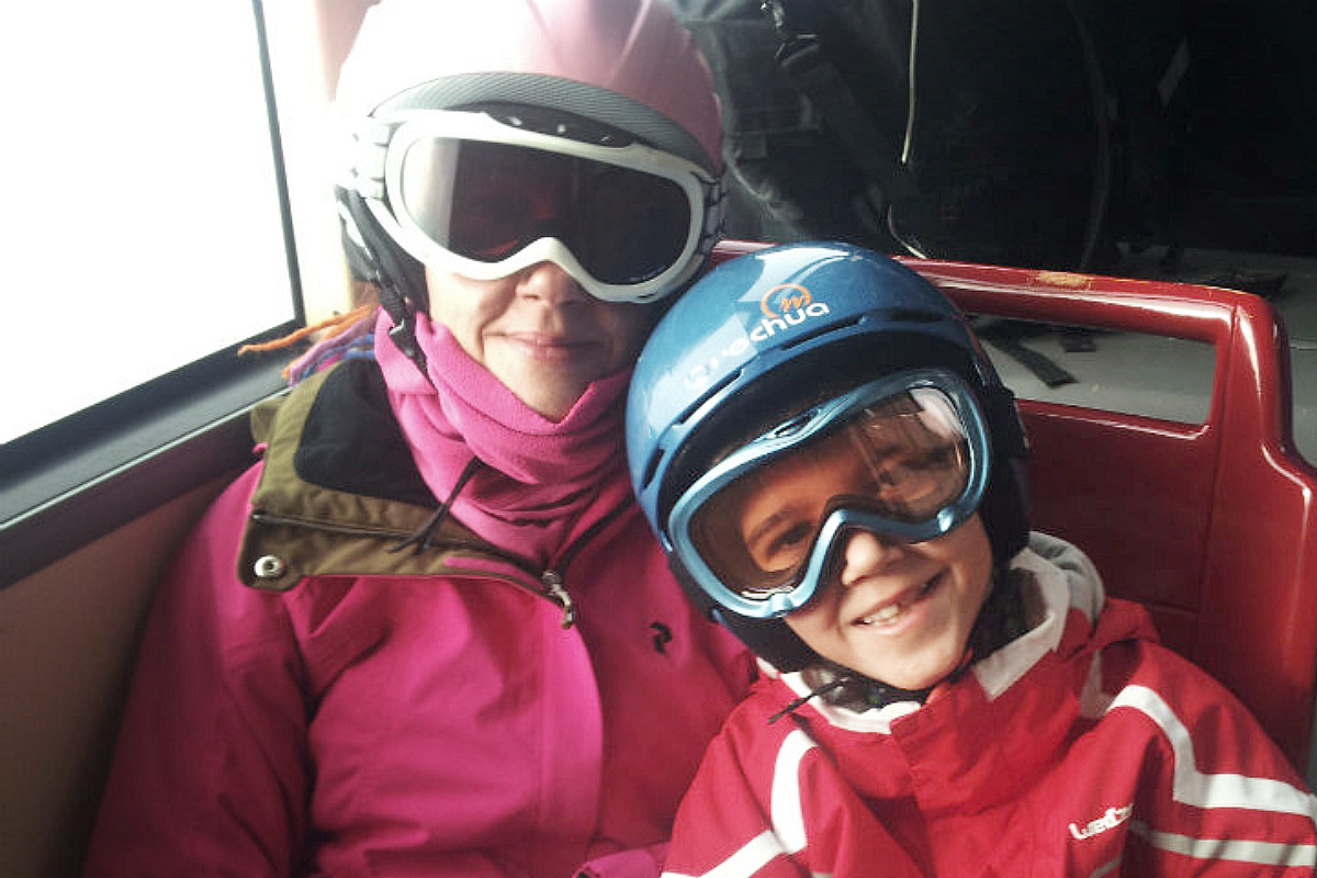 El esquí es un deporte familiar que deben poder practicar, también, peques con gafas