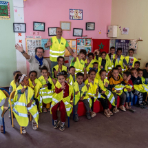 Día 6. Entrega de chalecos a niños en escuela de Fezzou