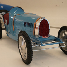 Bugatti-de-ninyos-electrico-a-escala