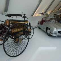 Sí, el primer automóvil era un triciclo... pero de Mercedes